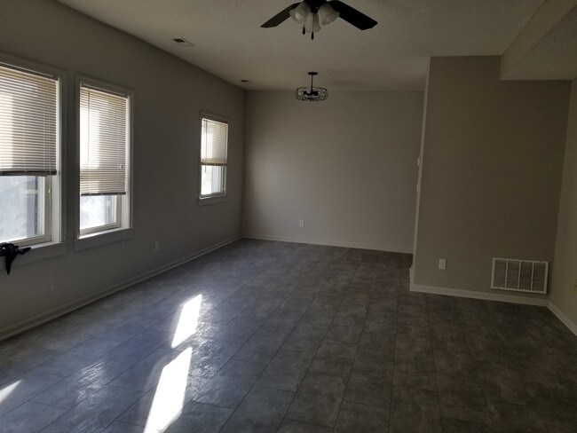 living/dining room - 3526 Locust St