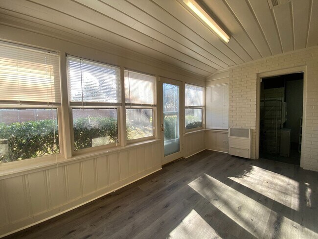 Building Photo - 3 Bedroom house near TU!!!