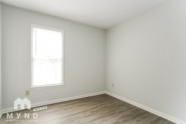 Building Photo - 821 Penncross Dr