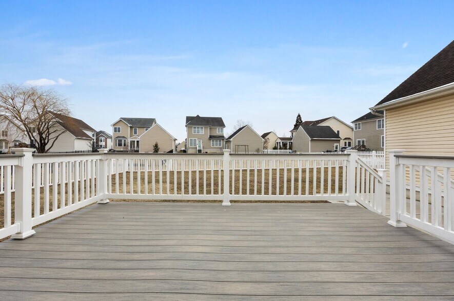 Building Photo - 45 Fenton Ln