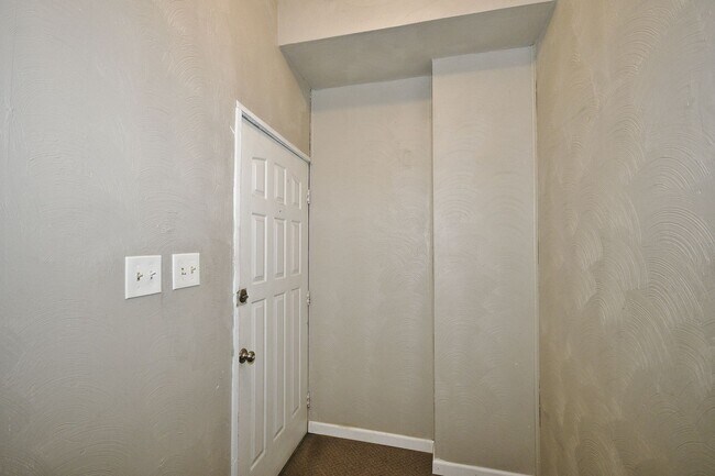 Building Photo - 1606 Bingham St