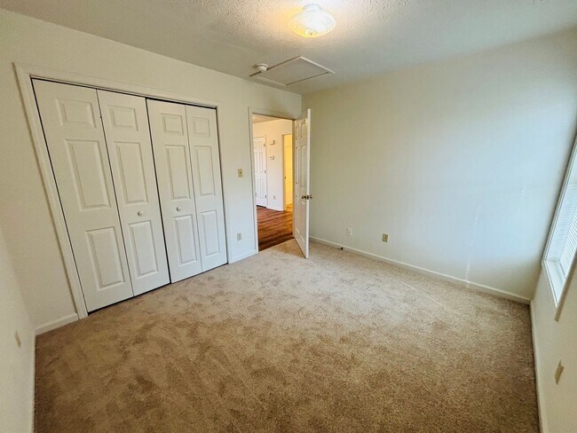Building Photo - 205 Freestone Dr