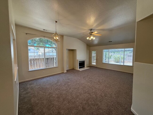 Building Photo - Single Story home in Sylvan School District!