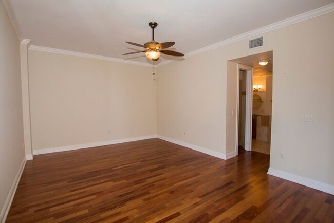 Building Photo - 2/2 Winter Park condo just 1/4 mile to Par...