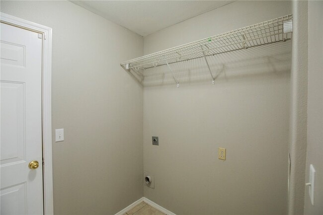 Building Photo - 902 SW Sandrock Rd