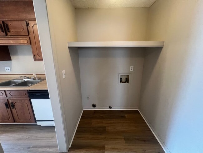 Building Photo - 716 E 33rd St