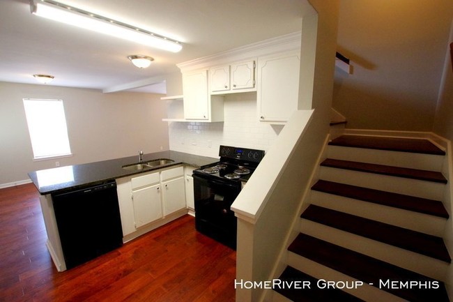 Building Photo - 6923 Parkbrook Ln