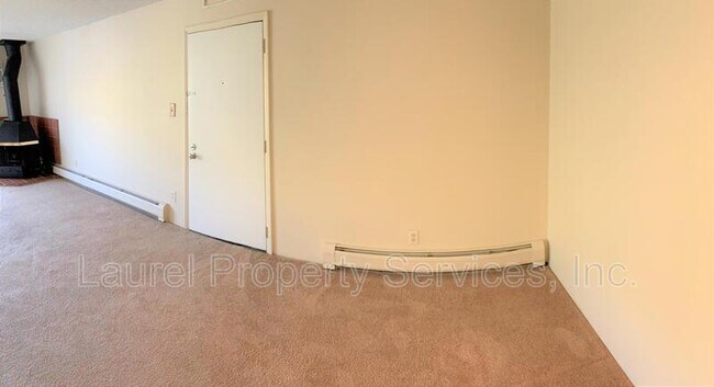 Building Photo - 1300 Golden Cir