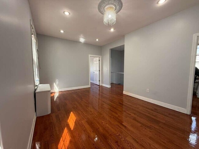 Building Photo - 18 W 49th St