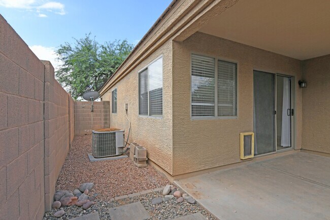 Building Photo - 3738 W Carson Rd