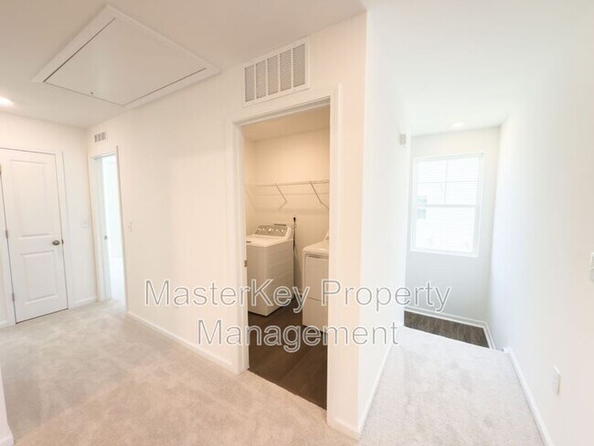 Building Photo - 212 Shingle Oak Rd