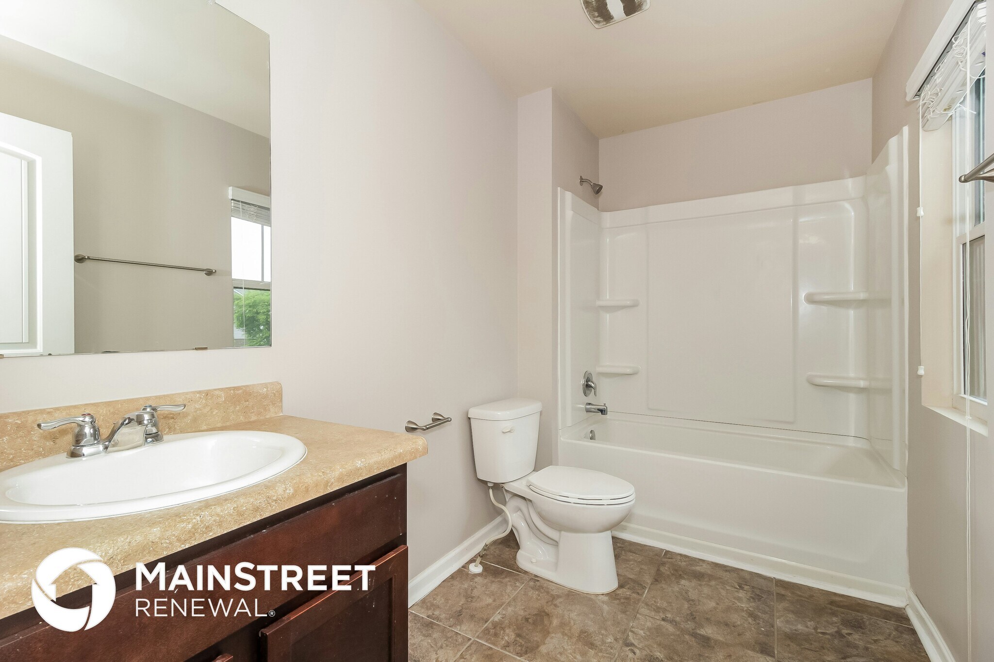 Building Photo - 2944 S Hills