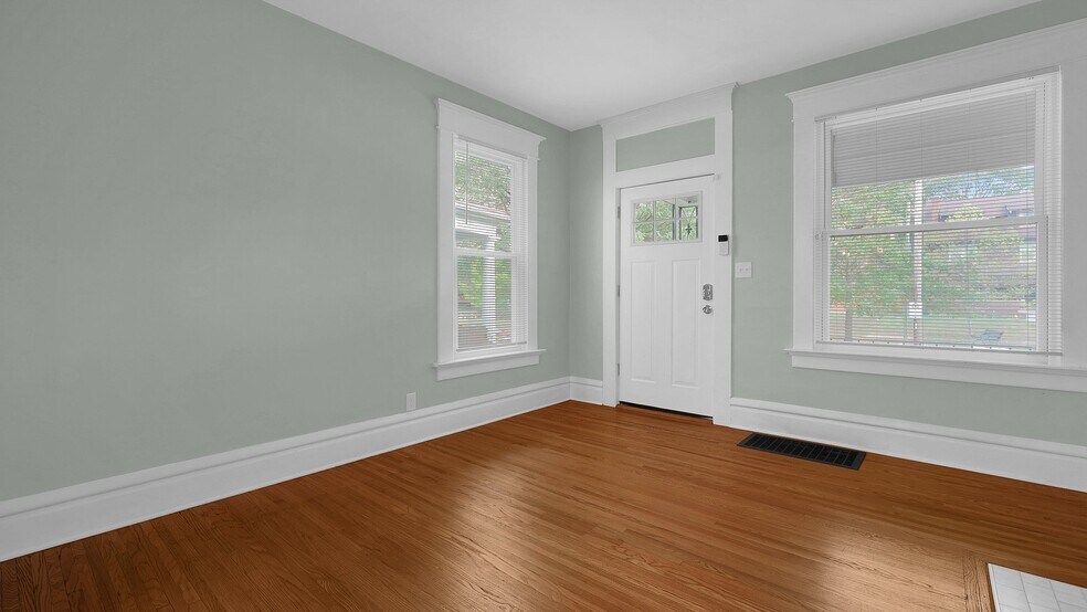 Building Photo - 739 Wilson Ave