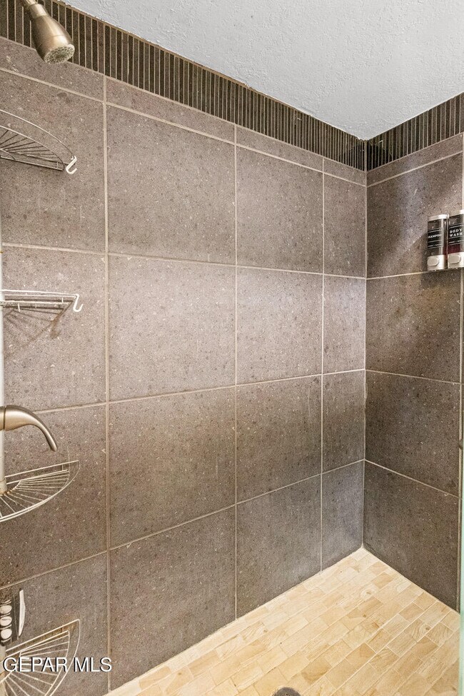 Building Photo - 6201 Escondido Dr