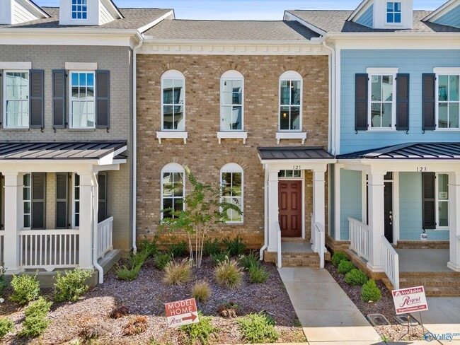 Primary Photo - 121 Iberville St