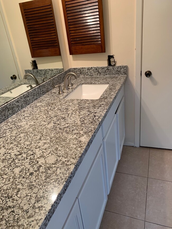 Building Photo - 16738 Quail Briar Dr