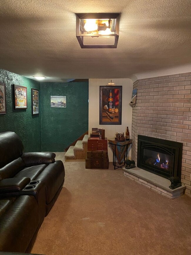 Building Photo - Charming NE Home w/ Two Car Garage