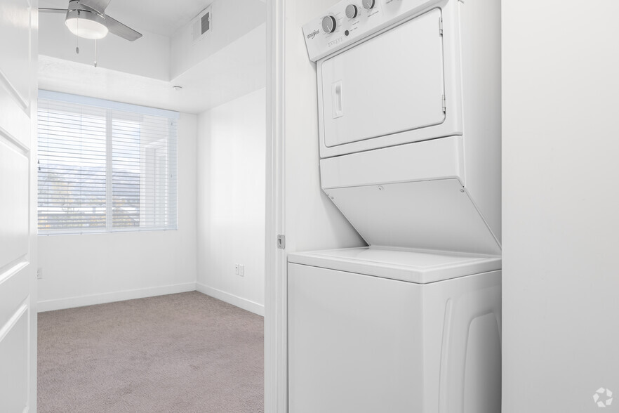 1BR, 1BA - 624SF - Laundry - Granary Place Apartments