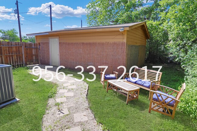 Building Photo - 807 Dreiss St