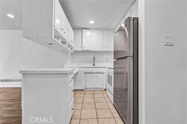 Building Photo - 320 S Gramercy Pl