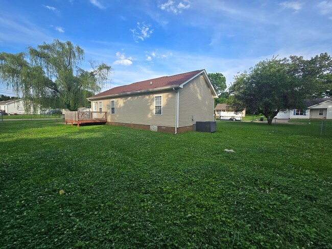 Building Photo - Charming 3-Bedroom Retreat at the End of t...