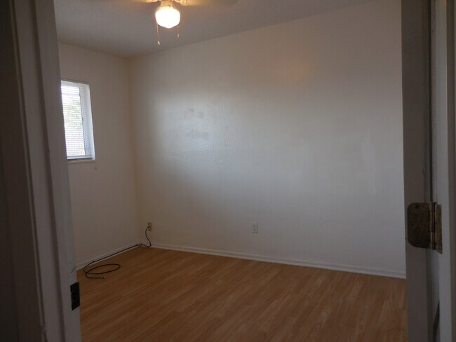 Building Photo - 3371 Lerwick Rd
