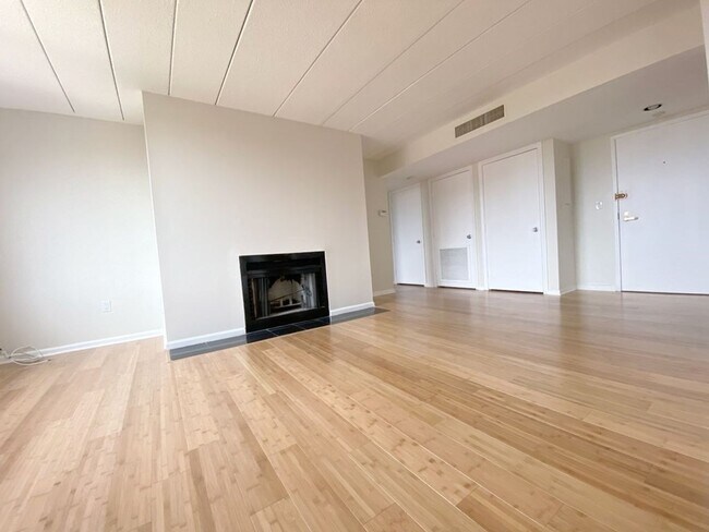 Building Photo - Modern, Spacious Allston Apt w/ Washer & Dryer in Unit, Right on the Green Line