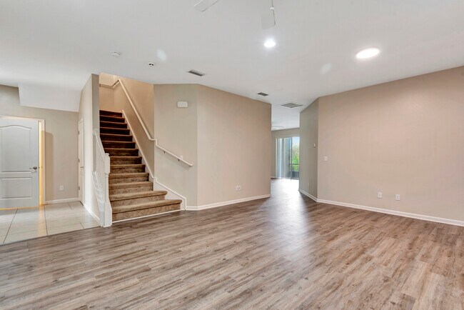 Building Photo - 253 Catriona Dr