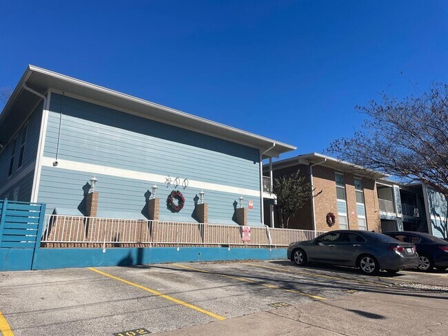 Primary Photo - 400 W 35th St