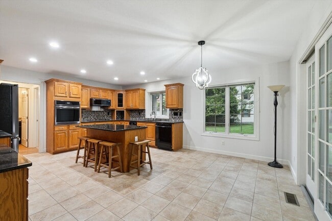 Building Photo - 5279 Thames Ct