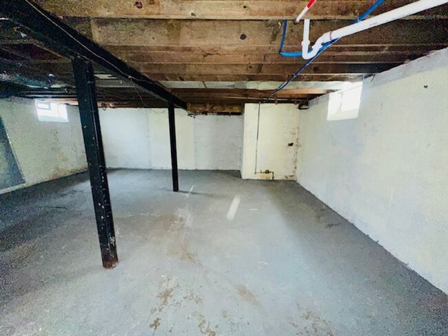 Building Photo - Section 8  Totally Renovated Ready 2 bedro...