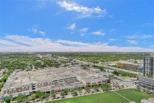 Building Photo - 121 NE 34th St