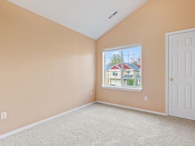 Building Photo - 3 Bed Home w/Recent Updates Attached Garag...