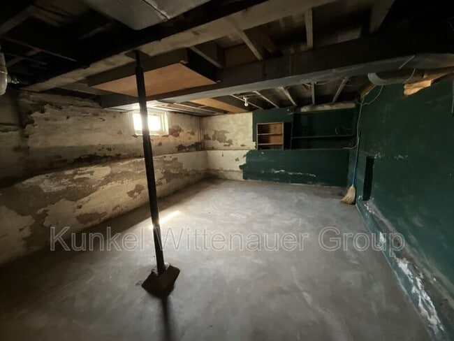 Building Photo - 310 E Washington St