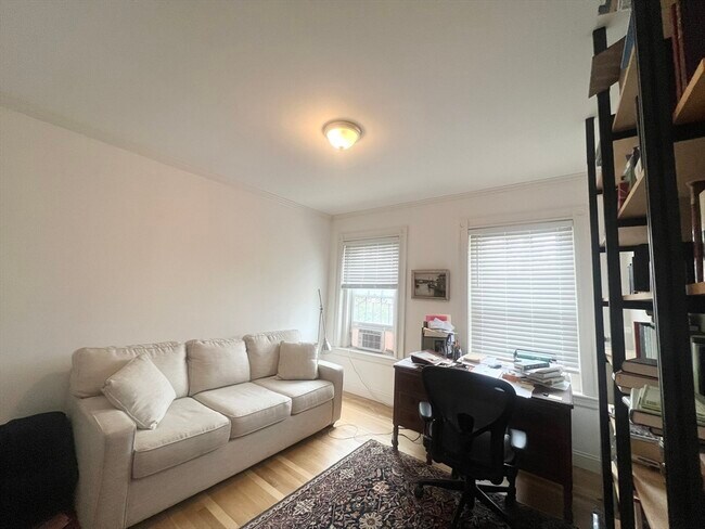 Building Photo - 55 Magazine St