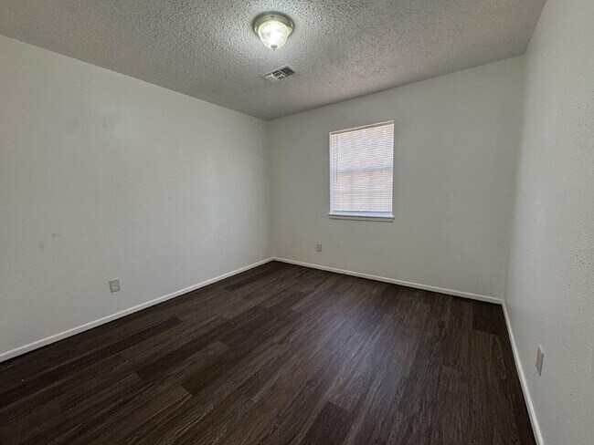 Building Photo - 909 3rd St