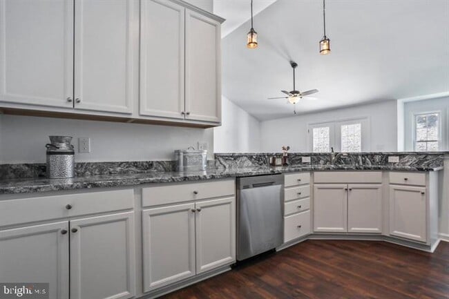 Building Photo - 1200 Happy Ridge Dr