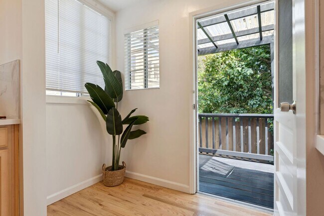 Building Photo - EPIC REA - Great Renovated ( all appliance...