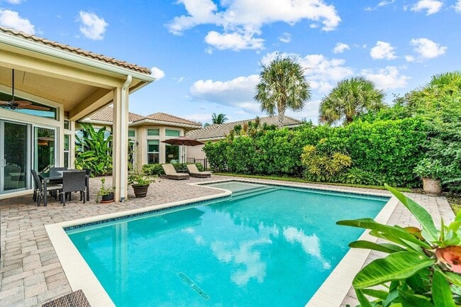 Building Photo - 114 Carmela Ct