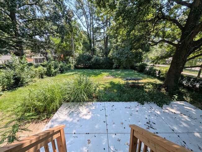 Building Photo - 8638 Henrietta Ave