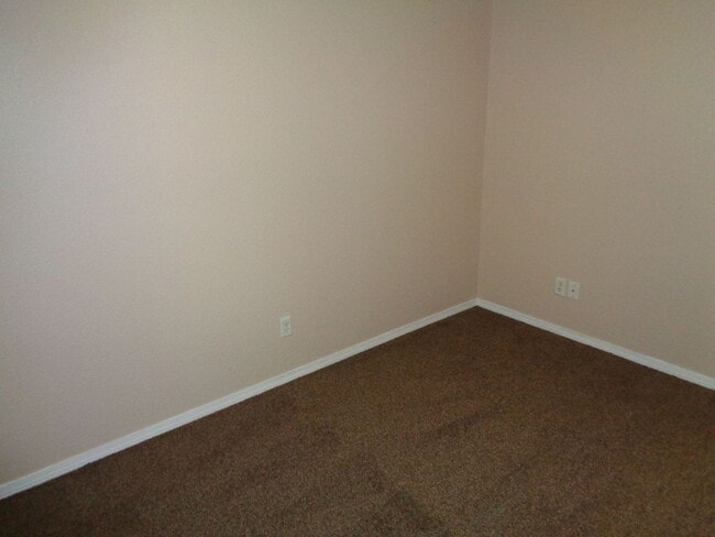 Building Photo - Adorable Single Level Eastside Home With E...