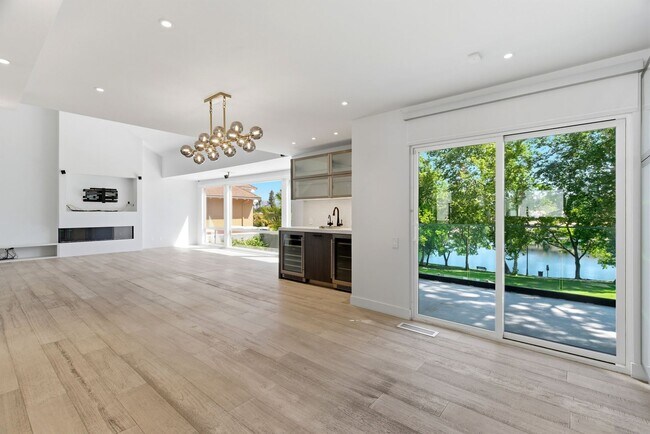 Building Photo - 4520 Park Cordero