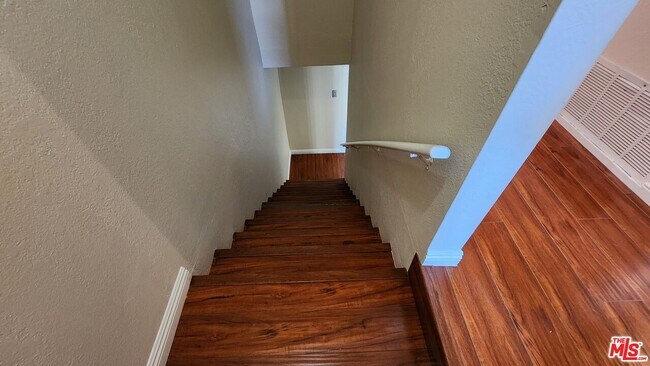 Building Photo - 4732 Elmwood Ave