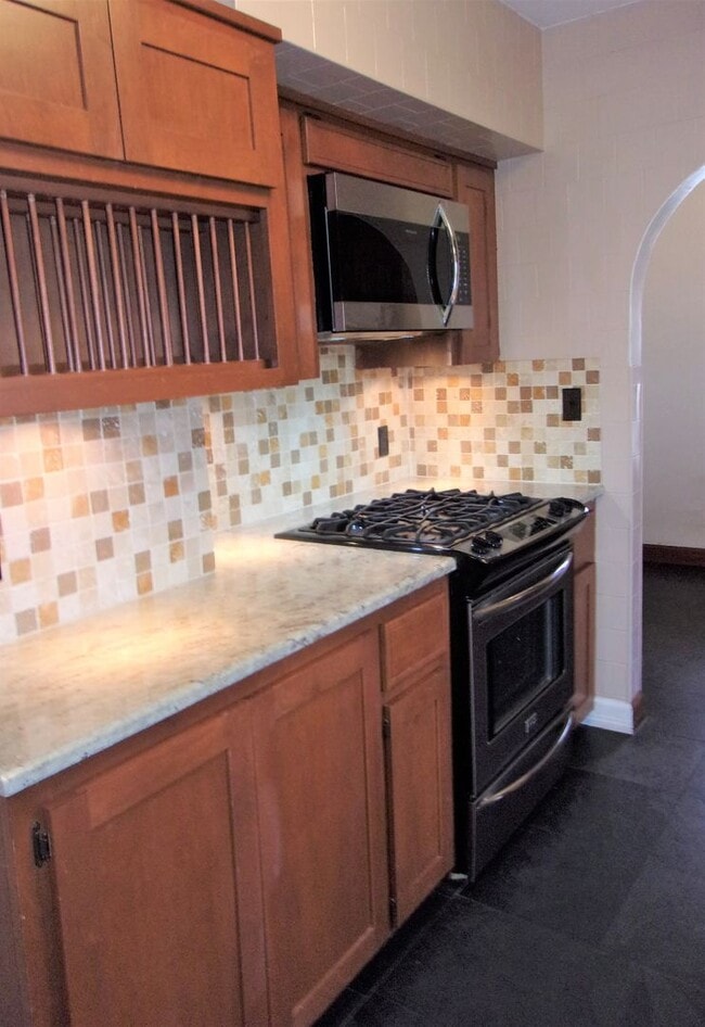 Building Photo - 3 BED 1 BATH TUDOR COTTAGE LAS VEGAS ADDIT...