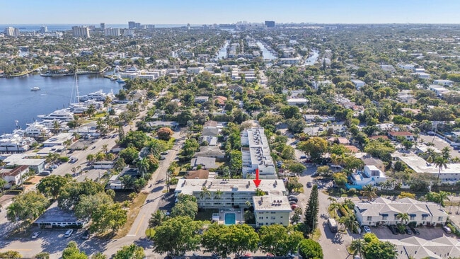 Building Photo - 1900 NE 8th Ct