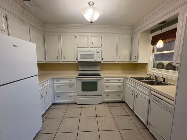 Building Photo - 2 Bed/1.5 Bath in North Jackson