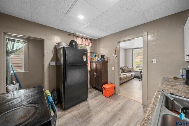 Building Photo - 902 W 8th St