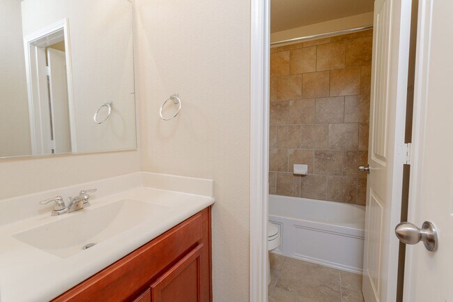 Building Photo - Beautiful & Modern 4/BR 2.5/BA Home for Rent in Hutto!