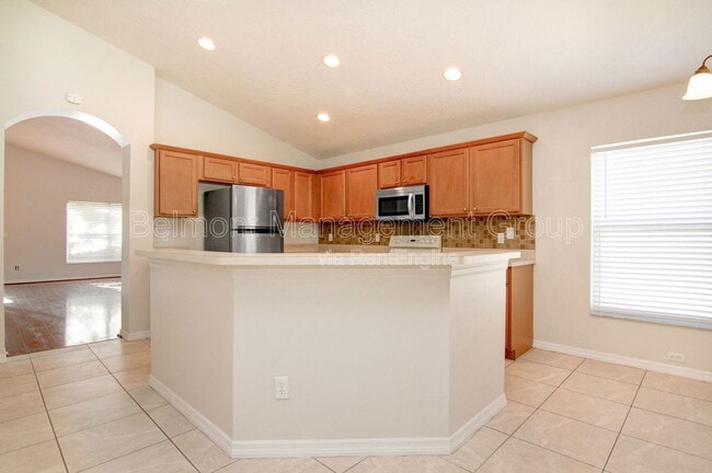 Building Photo - 9853 Portofino Dr