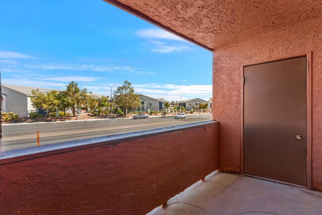 Building Photo - FULLY REMODELED UPSTAIRS CONDO | 3 BEDROOM | GRANITE COUNTERS | LAKE MEAD & JONES